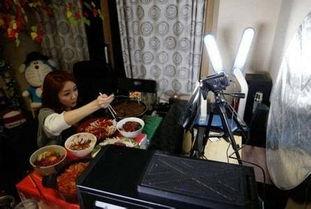 模仿中日韩女生吃饭视频,镜头下的美食风情